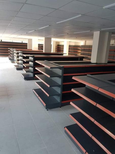 رفوف السوبرماركت