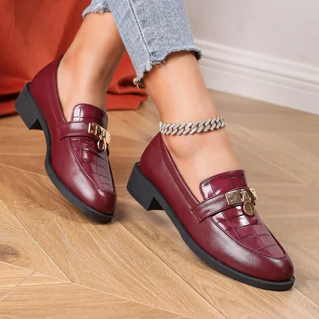 أحذية نسائية مسطحة لامعة