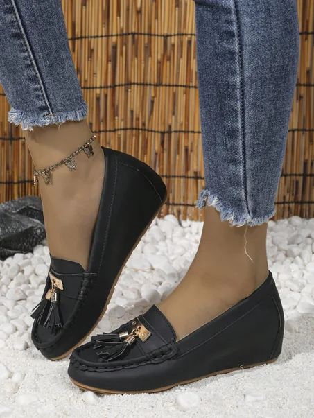 أحذية قيادة نسائية جديدة