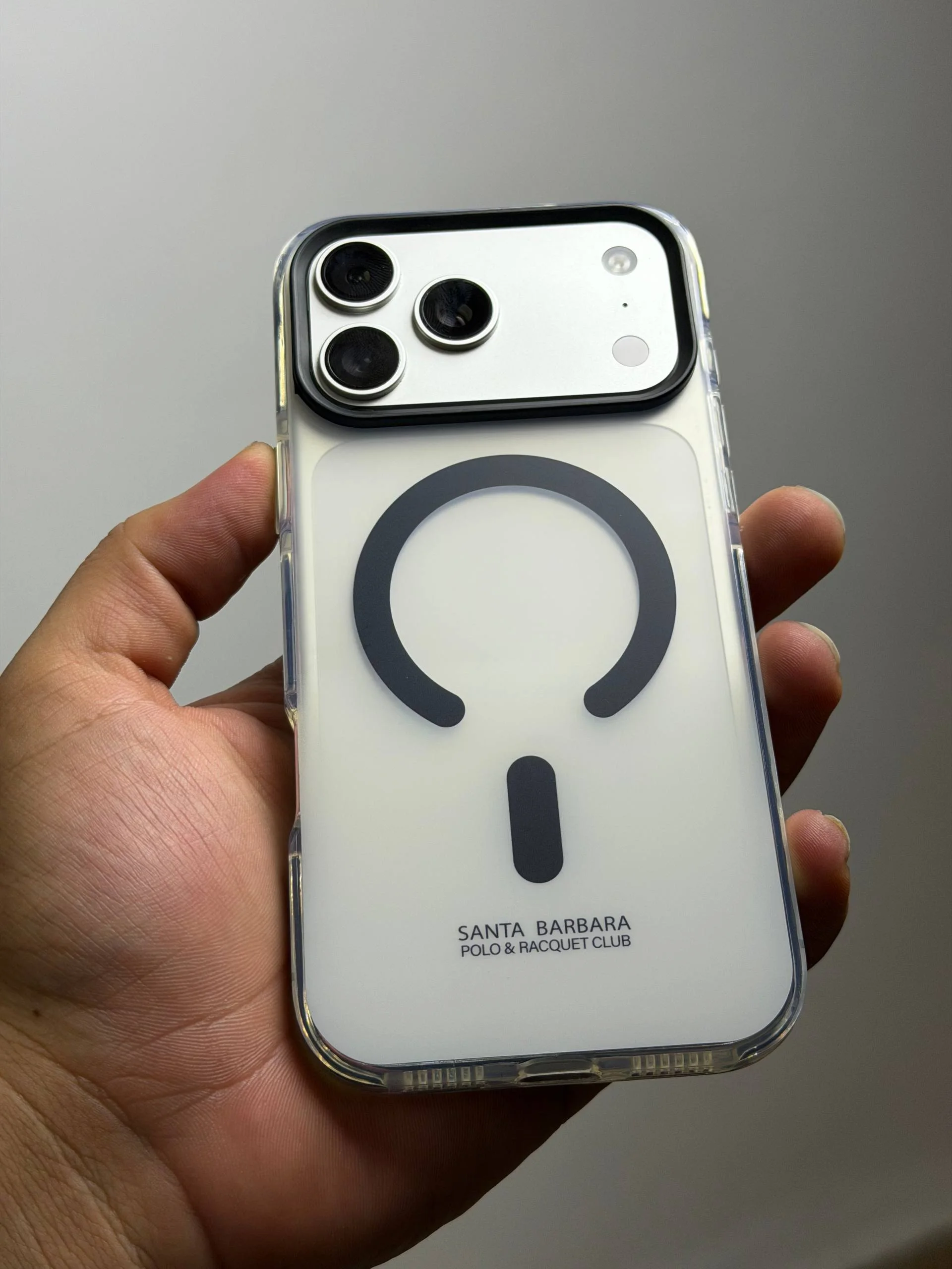 Gradient MagSafe… أناقة بالألوان وحماية كل يوم