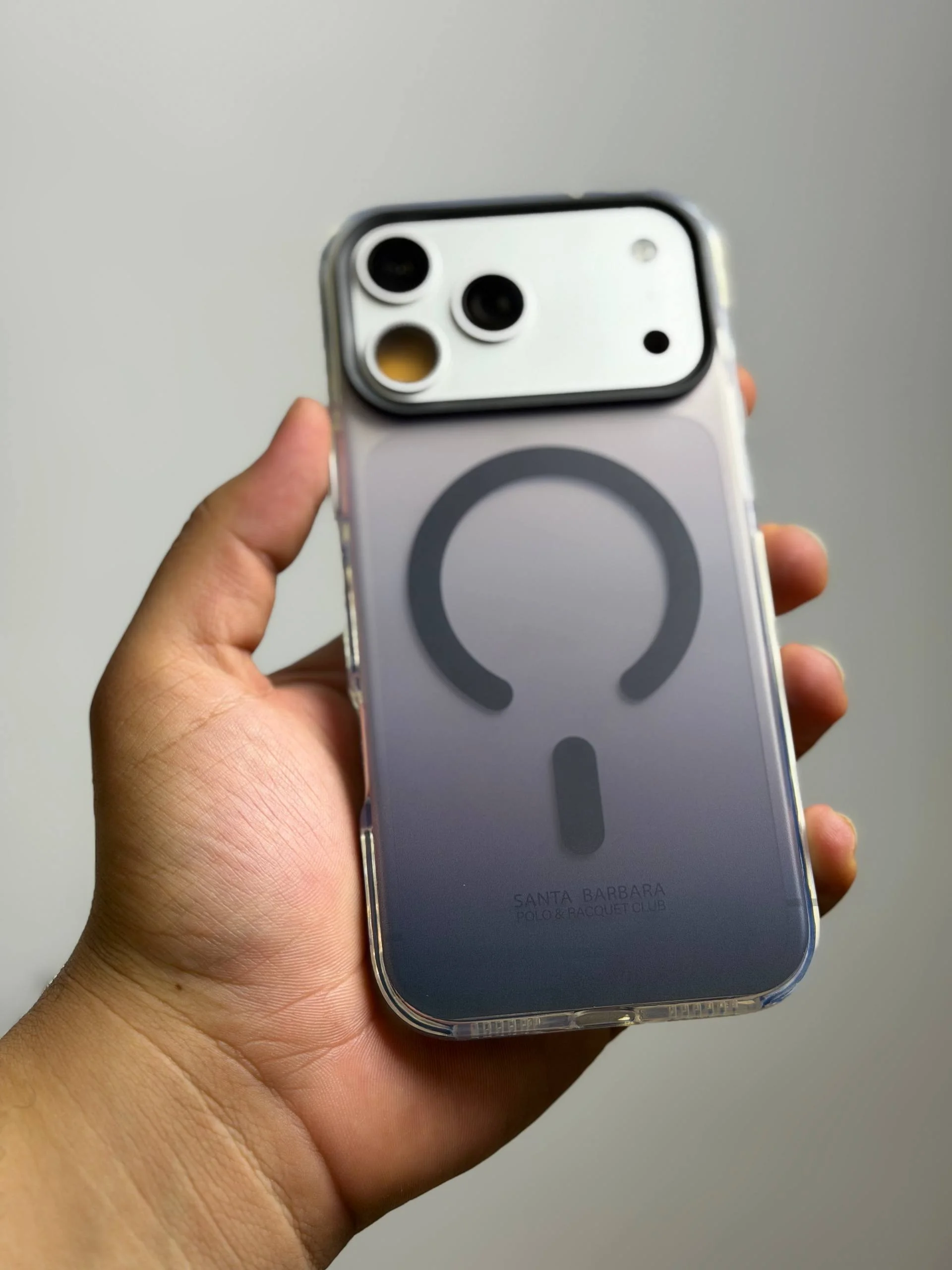 Gradient MagSafe… أناقة بالألوان وحماية كل يوم