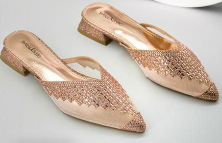 حذاء بكعب خفيف مربع