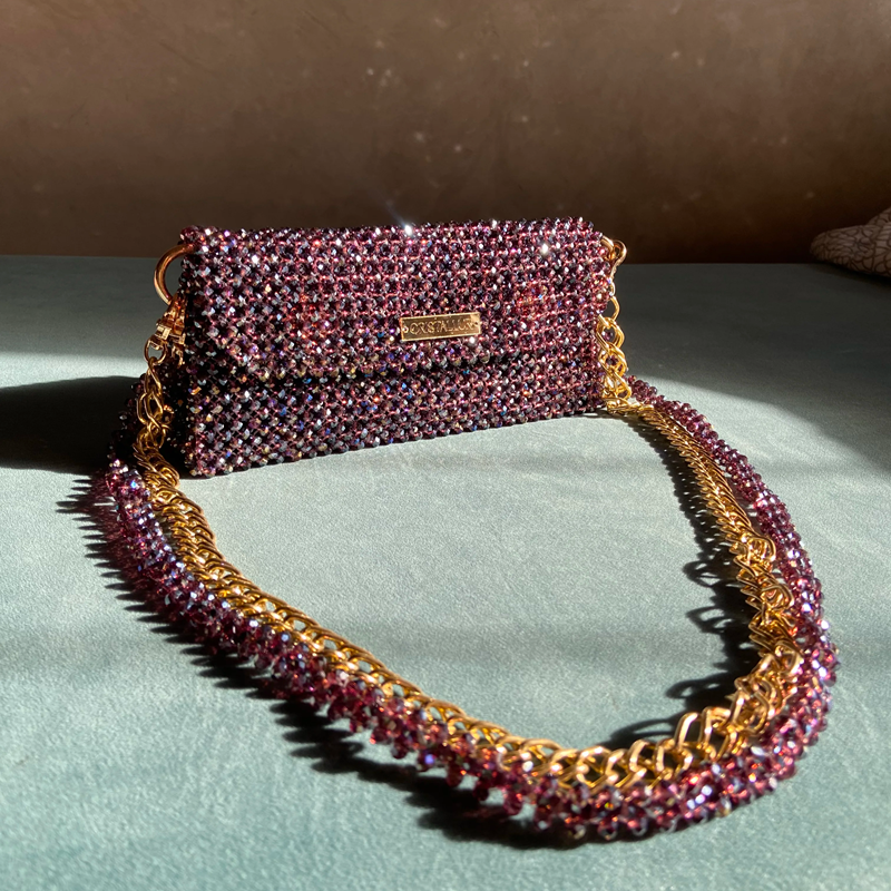 حقيبة "كريستال رويال" - أناقة السهرة بالحمالة الذهبية