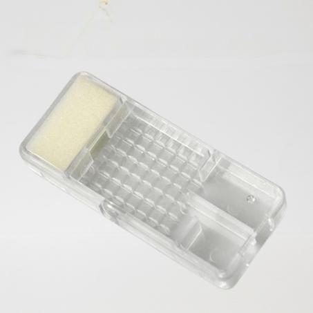 قفص إبرة للملكة