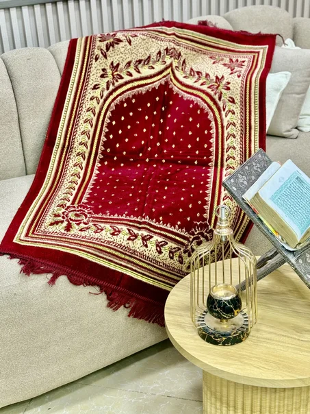 سجادة للصلاة ذات جودة عالية
