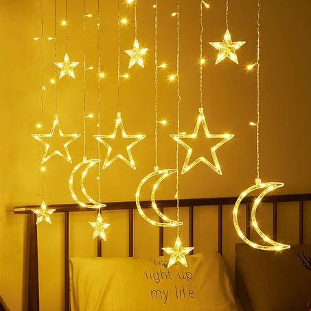 سلسلة الأضواء على شكل هلال ونجوم