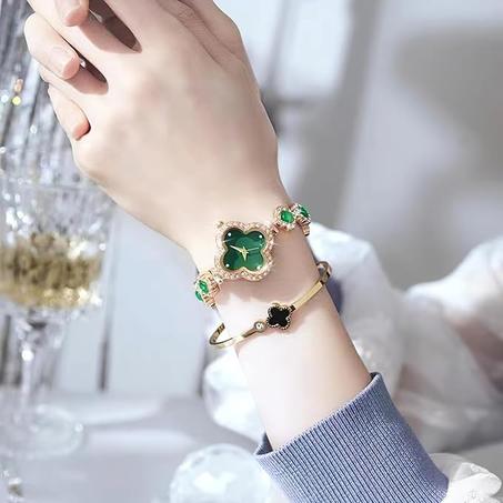 ساعة نسائية فاخرة