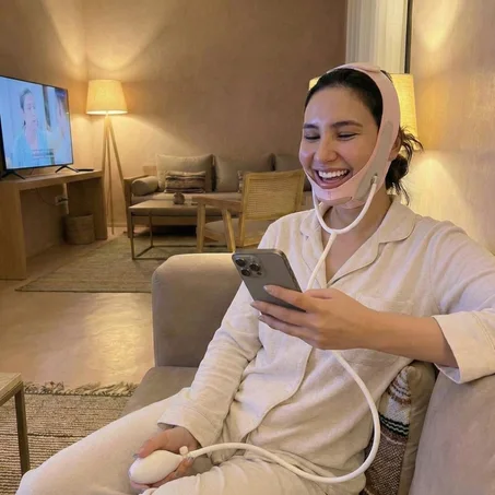 تقنية الشد الهوائي المتطورة – بديلكِ الآمن لعمليات التجميل، لشد البشرة وإخفاء الذقن المزدوج في 30 دقيقة يومياً.