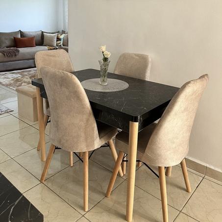 طاولة من الخشب الرفيع MDF مع 4 كراسي