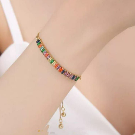 سوار رائع بديكور الحجرات الملونة