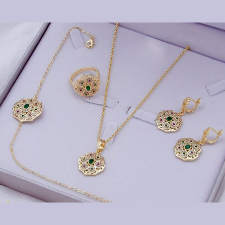 طقم مجوهرات بشكل ثماني مرصع بحجز ملون