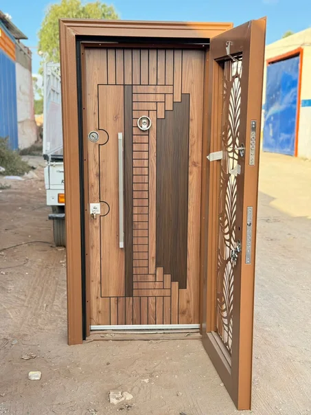 Porte blindée double grillage