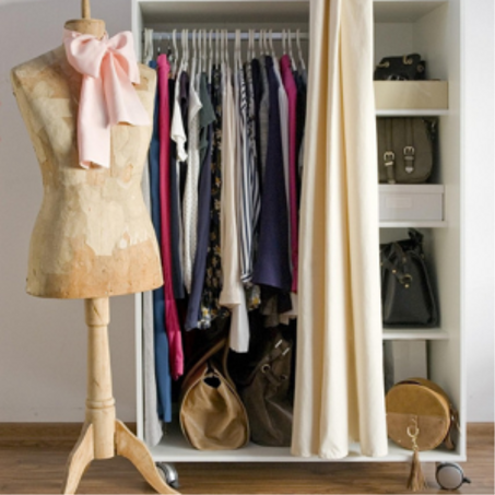 الملابس والإكسسوارات