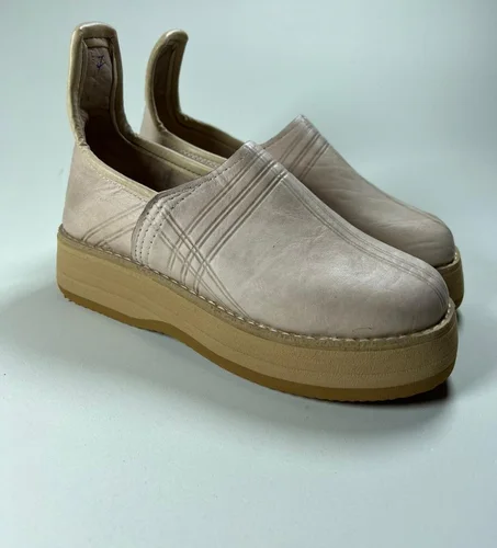 بلغة تقليدية