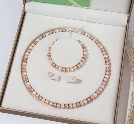 عقد اللؤلؤ الطبيعي