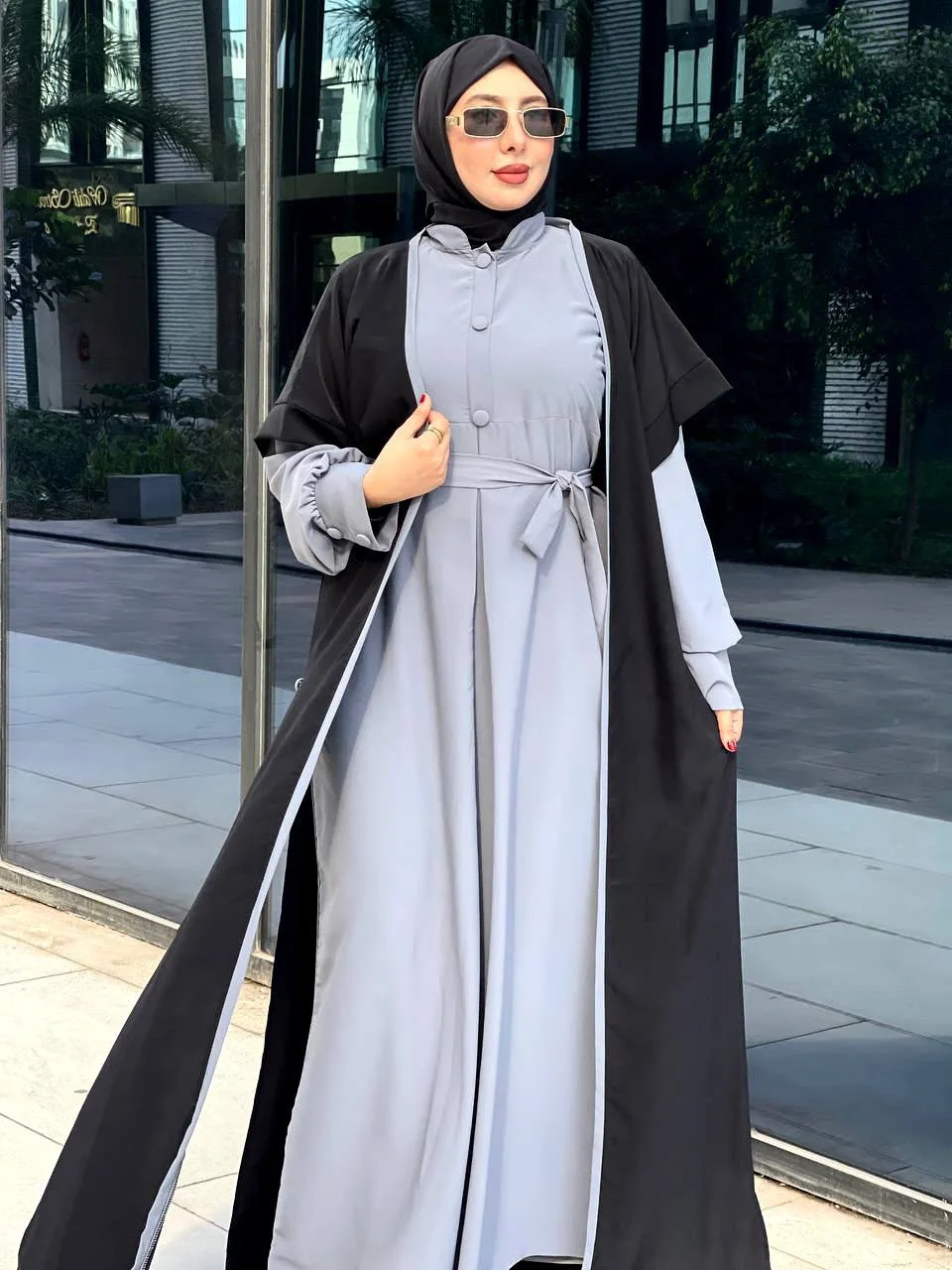 عباية كريب حرير أربع قطع فولار+ عباية بصديف وليبلي + جلي طويل حتى لتحت بصديف فجناب + حزام بلون عباية صور حقيقية