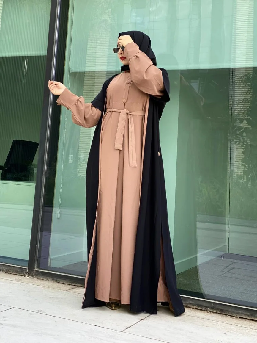 عباية كريب حرير أربع قطع فولار+ عباية بصديف وليبلي + جلي طويل حتى لتحت بصديف فجناب + حزام بلون عباية صور حقيقية