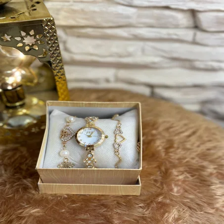 ساعة نسائية ذهبية + هدية