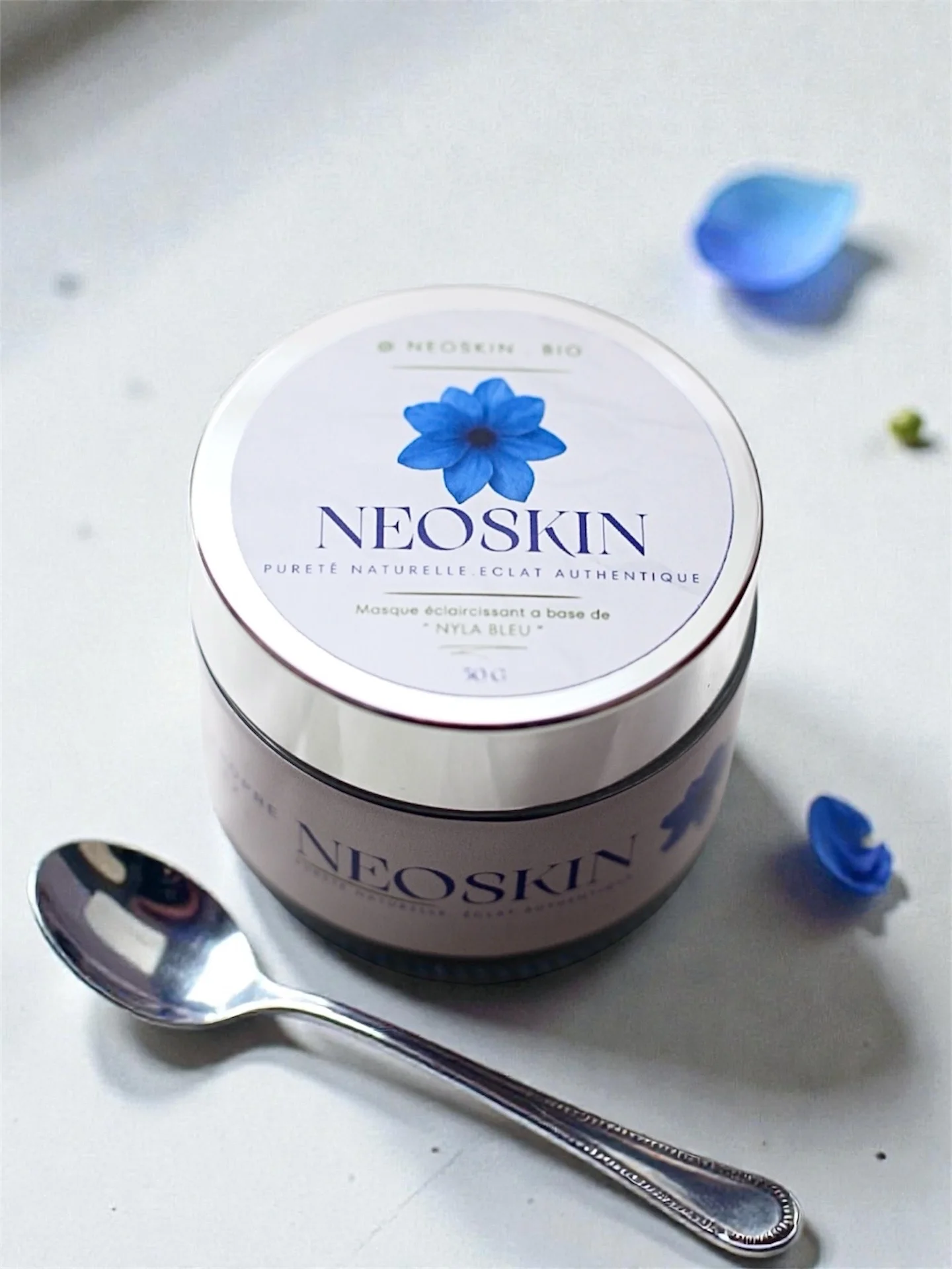 Masque Éclaircissant Naturel – Nyla Bleu | Neoskin