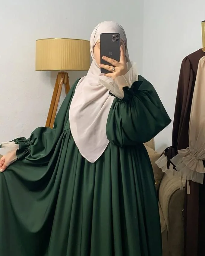 عبائة روعة كلوش ( تخفيض جوج قطع فقط 400 درهم )