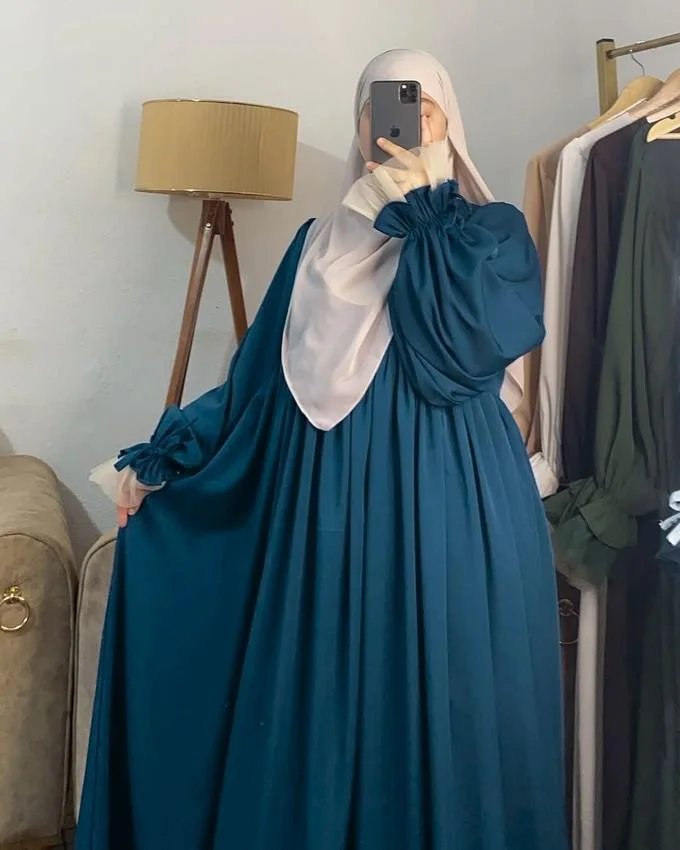 عبائة روعة كلوش ( تخفيض جوج قطع فقط 400 درهم )