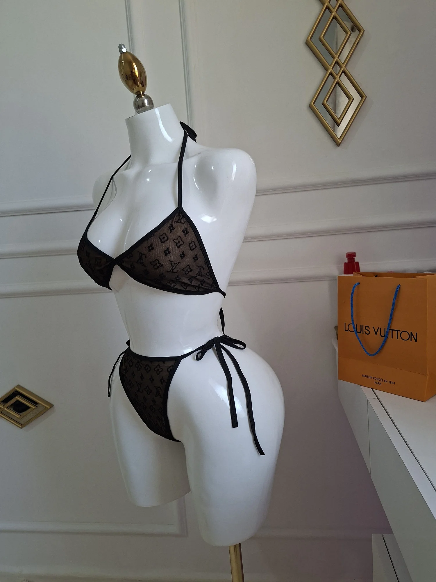Deux Pièce Lv