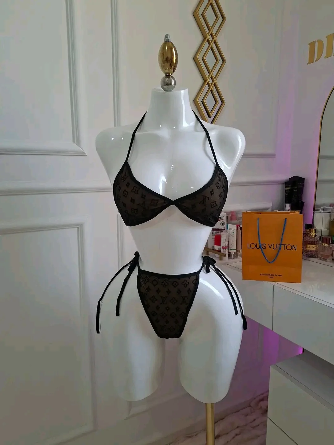 Deux Pièce Lv