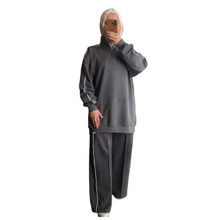 طقم  الرياضي بلمسة عصرية