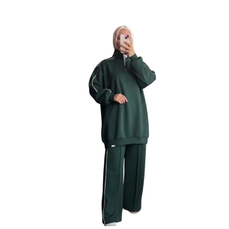 طقم رياضي أخضر داكن