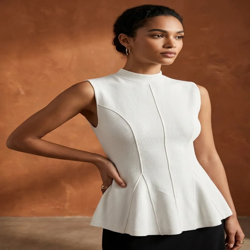 بلوزة أنيقة بدون أكمام  بلمسة كلاسيكية