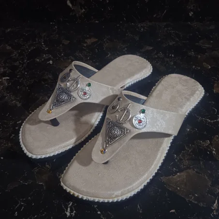 كلاكيط نسائية -إدوكان- يدوية الصنع من الجلد جودة ممتازة