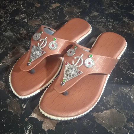 كلاكيط نسائية -إدوكان- يدوية الصنع من الجلد جودة ممتازة