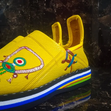 بلغة رجالية مطروزة بالخنجر -إدوكان- يدوية الصنع من جلد المعز  جودة ممتازة