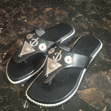 كلاكيط نسائية -إدوكان- يدوية الصنع من الجلد جودة ممتازة