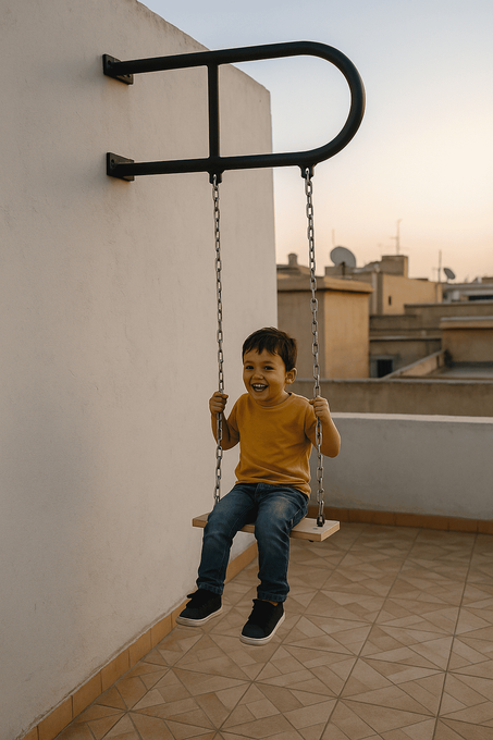 أرجوحة حائطية مخصصة للأطفال