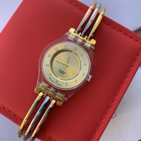 Montre femme swatch gold