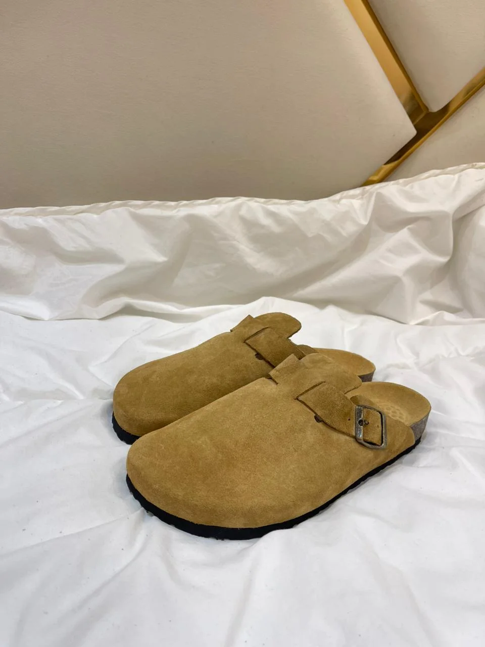 Sabots Médicaux en Daim Premium – Camel Authentique