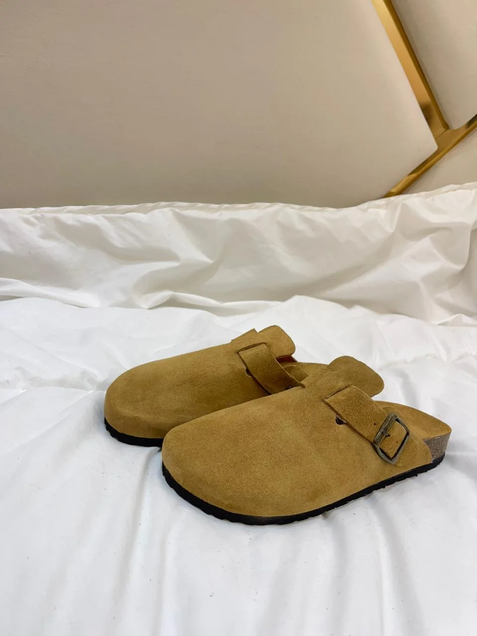 Sabots Médicaux en Daim Premium – Camel Authentique