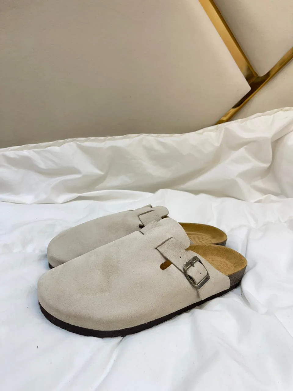 Sabots Médicaux en Daim Premium – Beige Albâtre (Off-White)