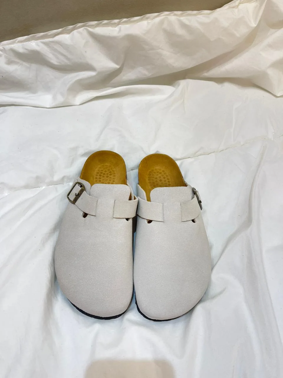 Sabots Médicaux en Daim Premium – Beige Clair (Sand Edition)