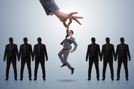 صناعة CV بأحدث الطرق ومعاه إنشاء بروفايل لينكدان إحترافي وكمان  Cover Letter ومعاه Motivation Letter هدية    بـ 100 ريال فقط!"