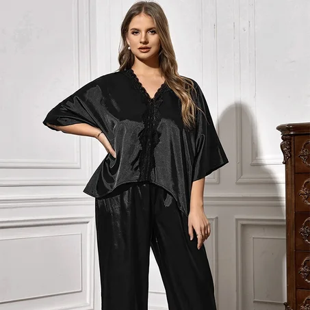 بيجامة ساتان أسود