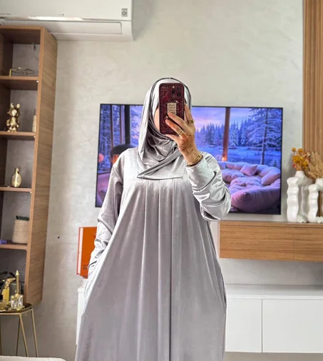 عباية بثوب مبرة