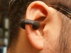 ambieのイヤーカフ型完全ワイヤレスは抜群の快適さ！気になる音質と音漏れをチェック | ＆GP