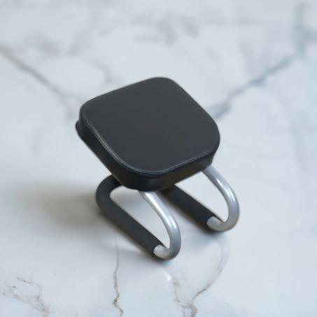 كرسي الجلوس بعد السجود