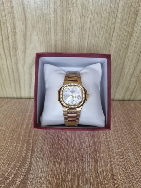 PATEK PHILIPPE diamanté pour femme