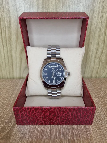 ROLEX diamanté noir