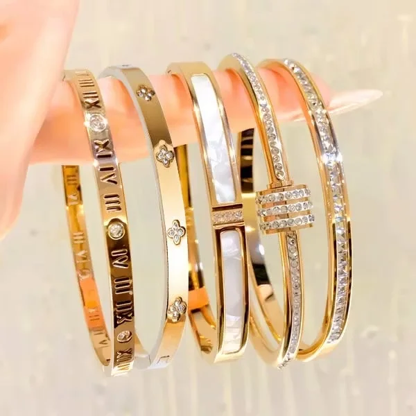 VELORA™ — Set 5 Bracelets · Quand Chaque Détail Brille