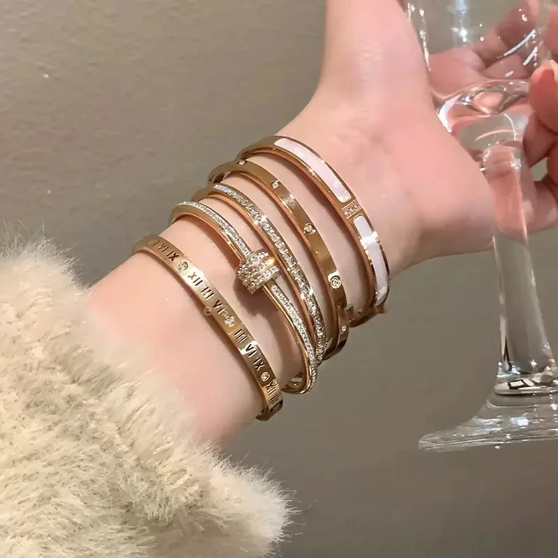 VELORA™ — Set 5 Bracelets · Quand Chaque Détail Brille