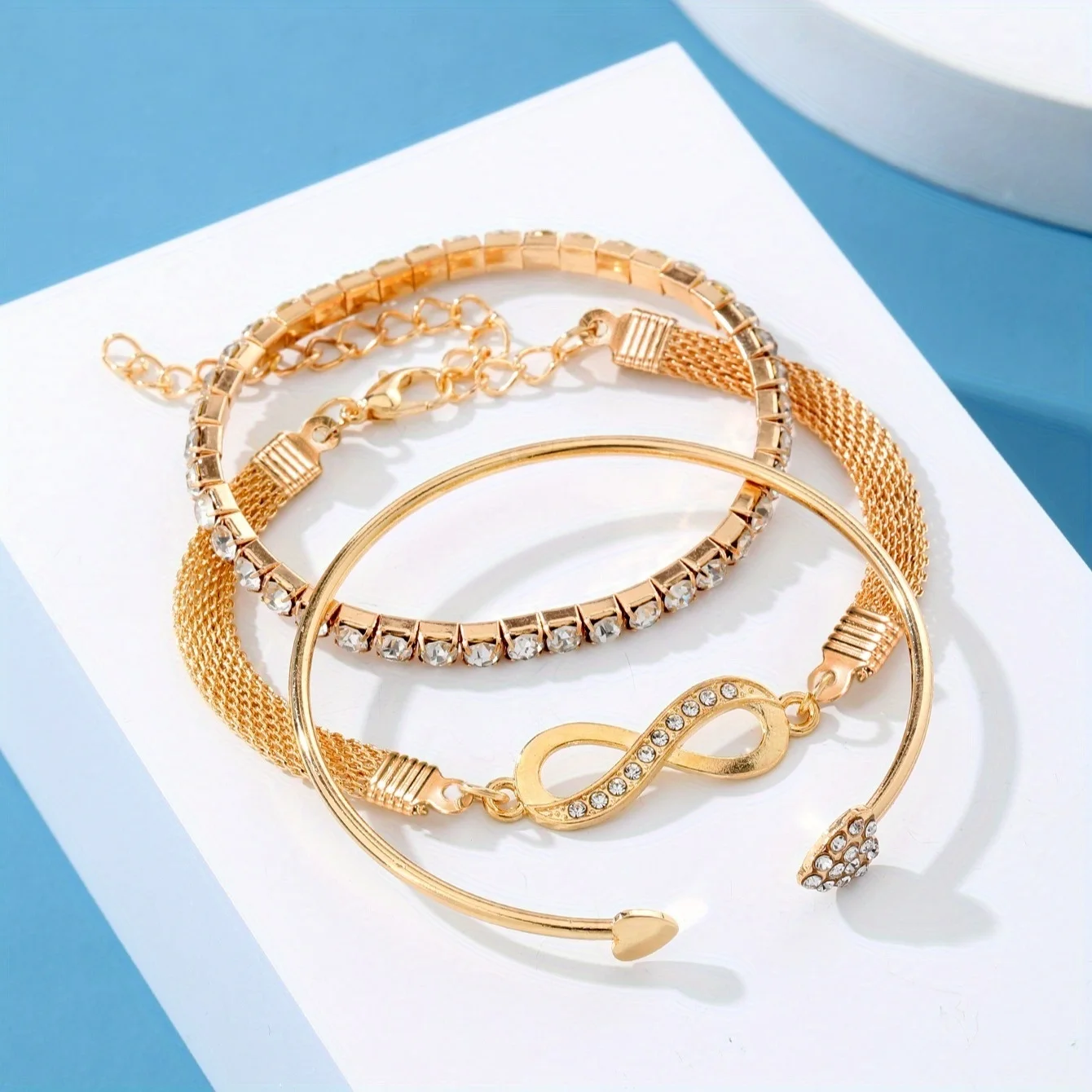 CRISTAL — Montre & Bijoux Sertis de Diamants · 4 Pièces d